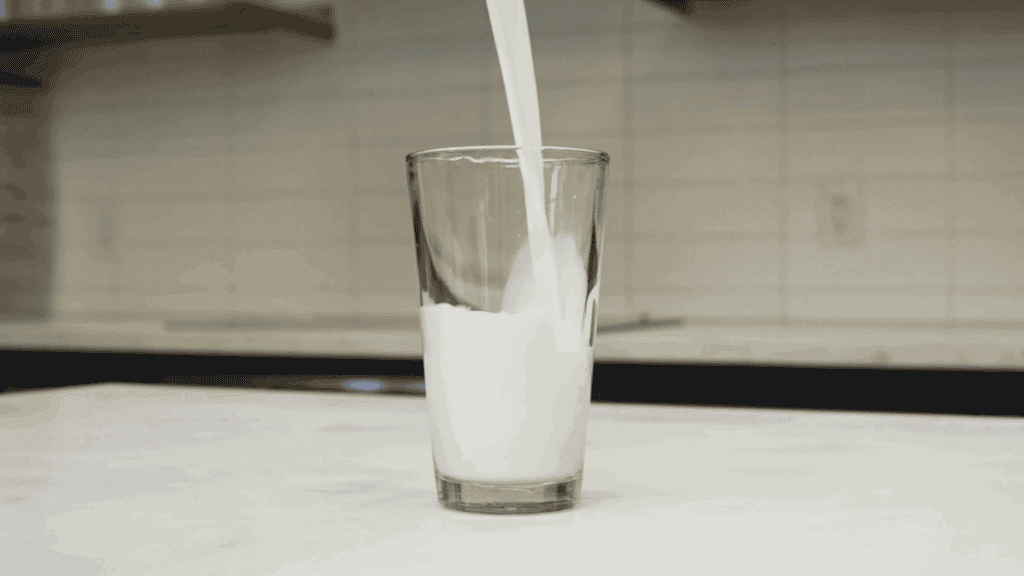 milk pouring